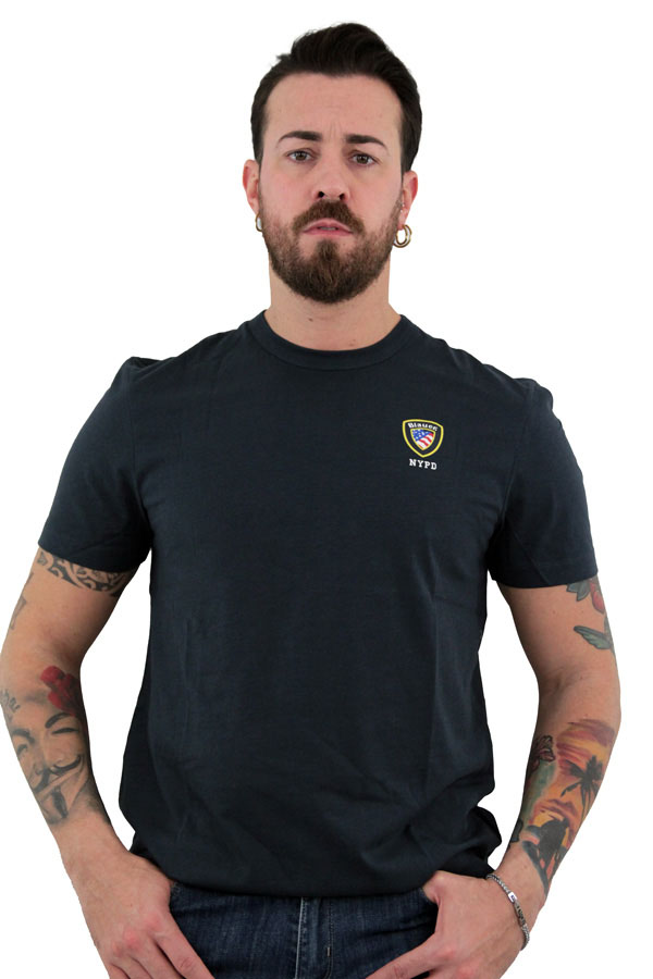 blauer t-shirt