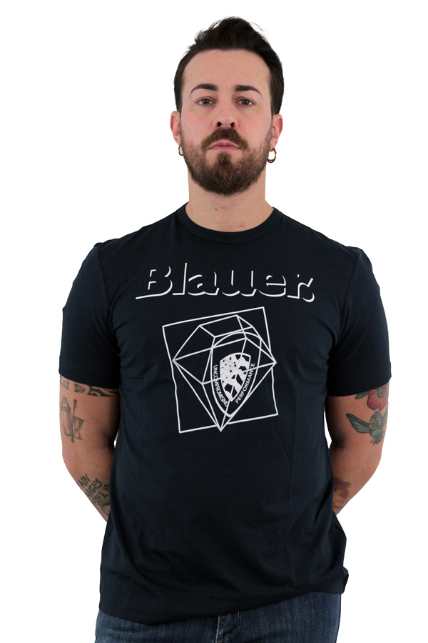 blauer t-shirt