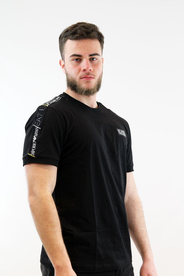t-shirt logo series con logo